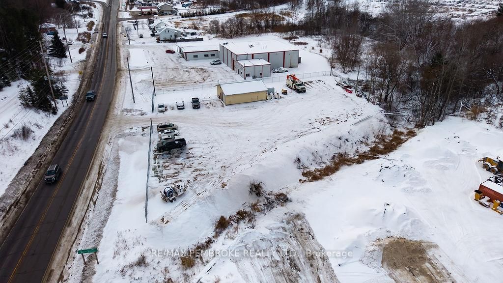 1366 Pembroke Street E - Photo 2