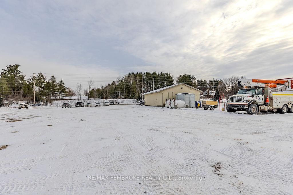 1366 Pembroke Street E - Photo 22