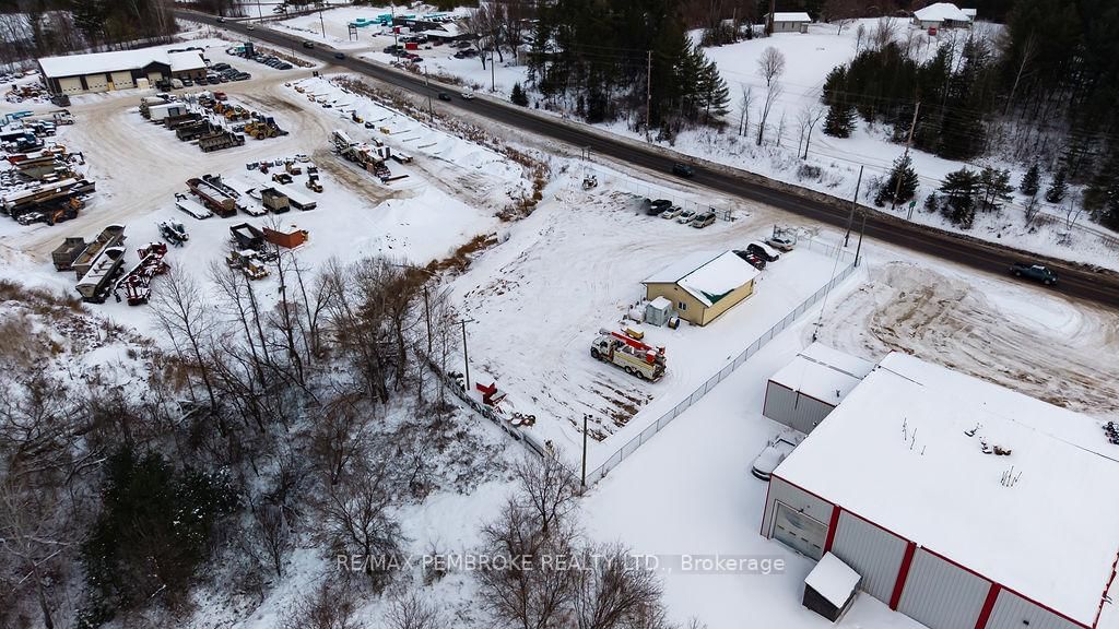 1366 Pembroke Street E - Photo 7