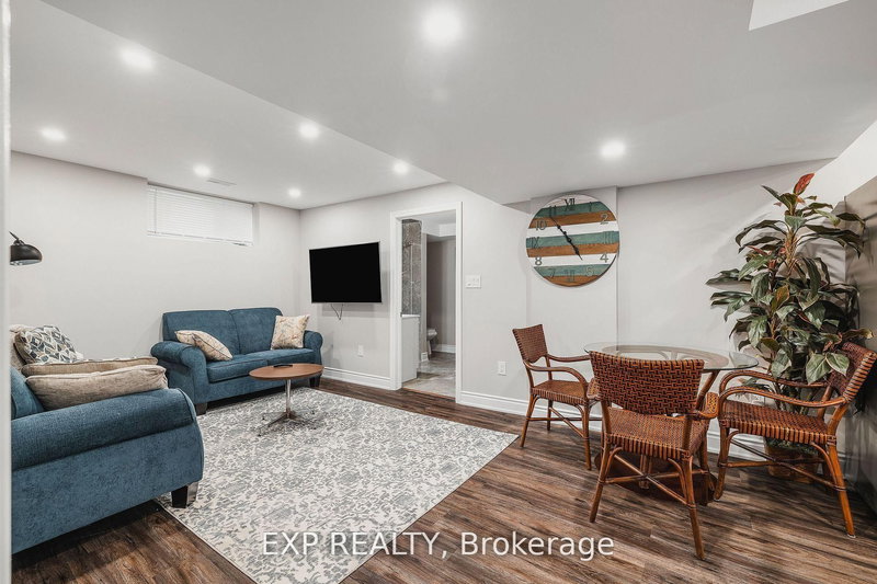 346 Moorlands Cres, Kitchener, N2P 0C5 | Image 2