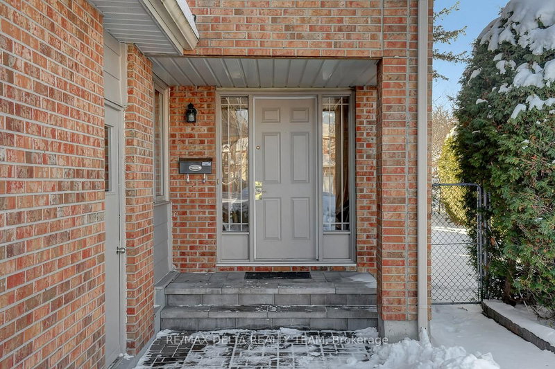 6096 Meadowhill Cres, Orleans, K1C 5R8 | Image 2