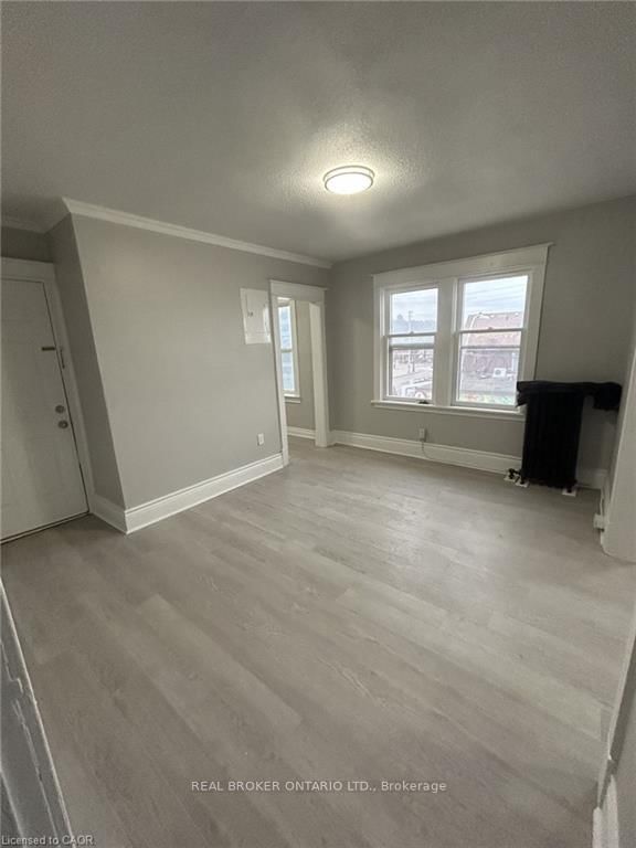 Semi-Detached House for lease at 6-983 Main Street, Hamilton, Ontario, L8M 1N3 - Crown Point - MLS: X12635450