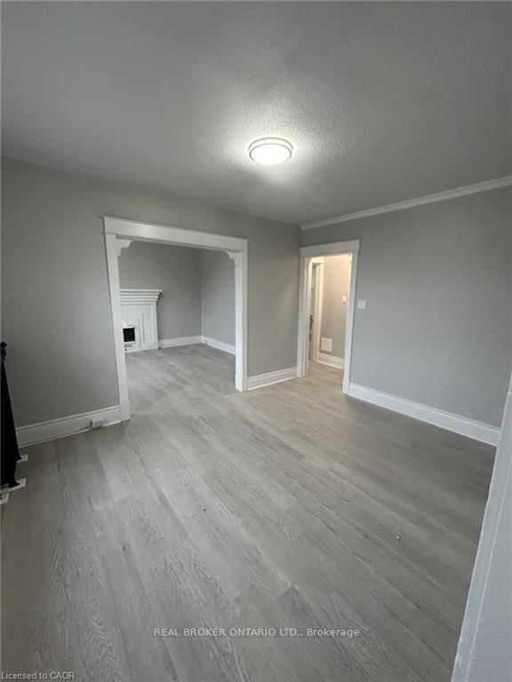 Semi-Detached House for lease at 6-983 Main Street, Hamilton, Ontario, L8M 1N3 - Crown Point - MLS: X12635450