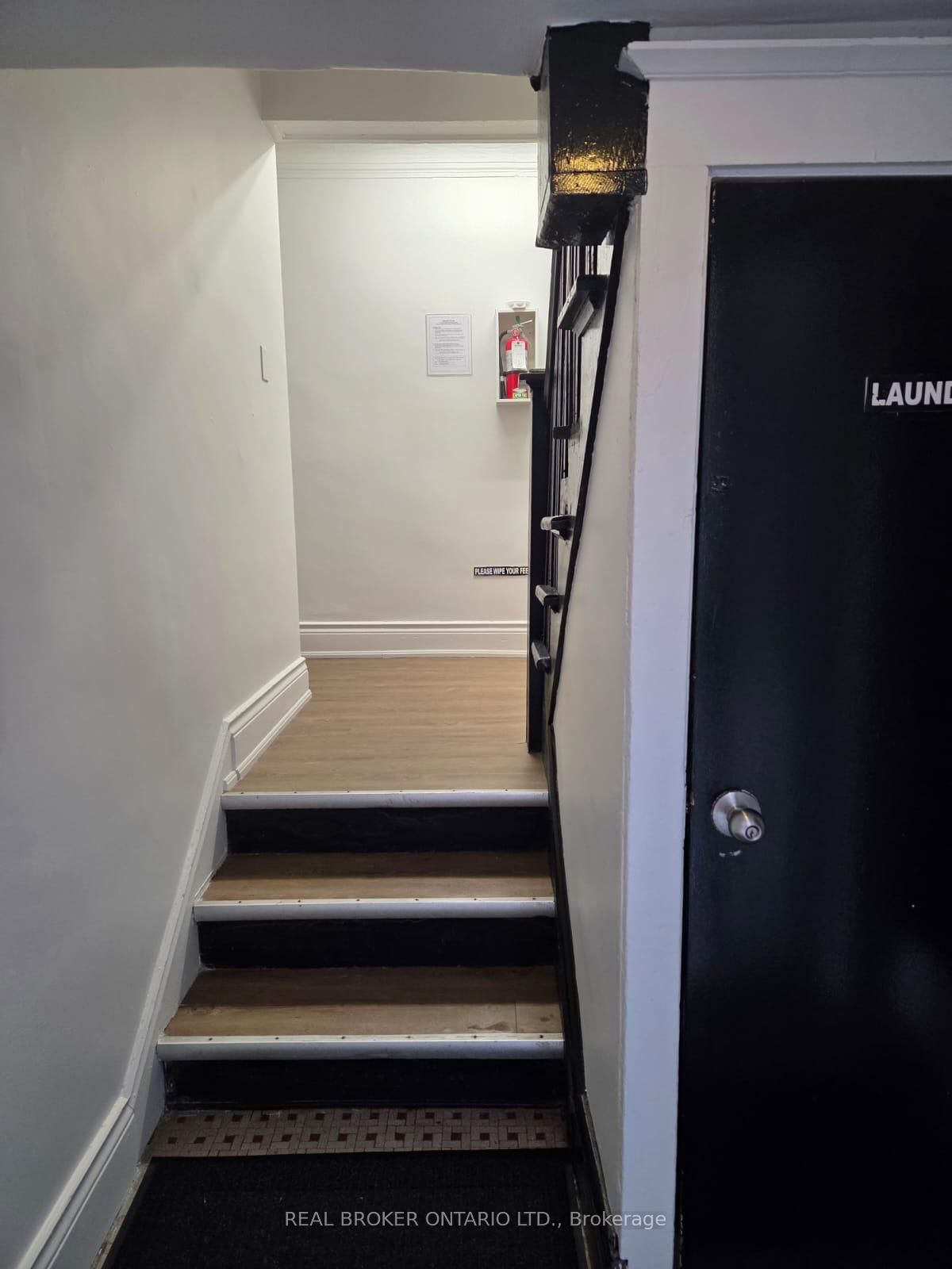 Semi-Detached House for lease at 6-983 Main Street, Hamilton, Ontario, L8M 1N3 - Crown Point - MLS: X12635450