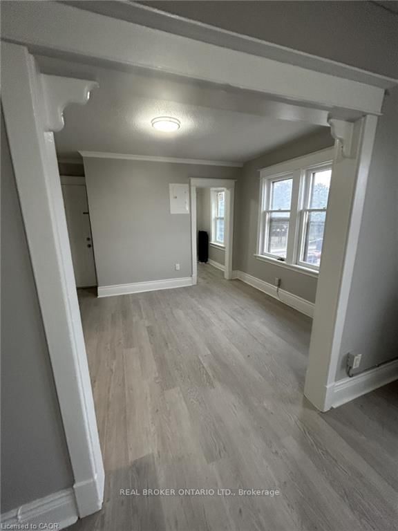 Semi-Detached House for lease at 6-983 Main Street, Hamilton, Ontario, L8M 1N3 - Crown Point - MLS: X12635450