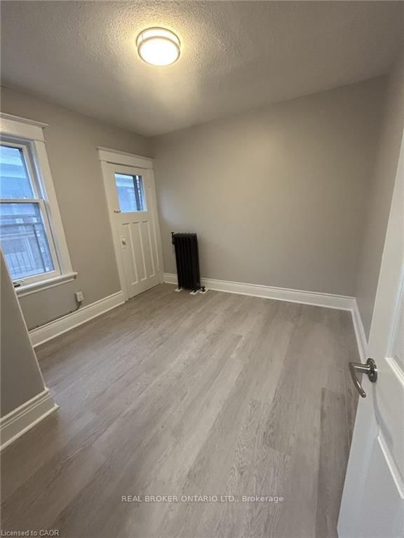 Semi-Detached House for lease at 6-983 Main Street, Hamilton, Ontario, L8M 1N3 - Crown Point - MLS: X12635450