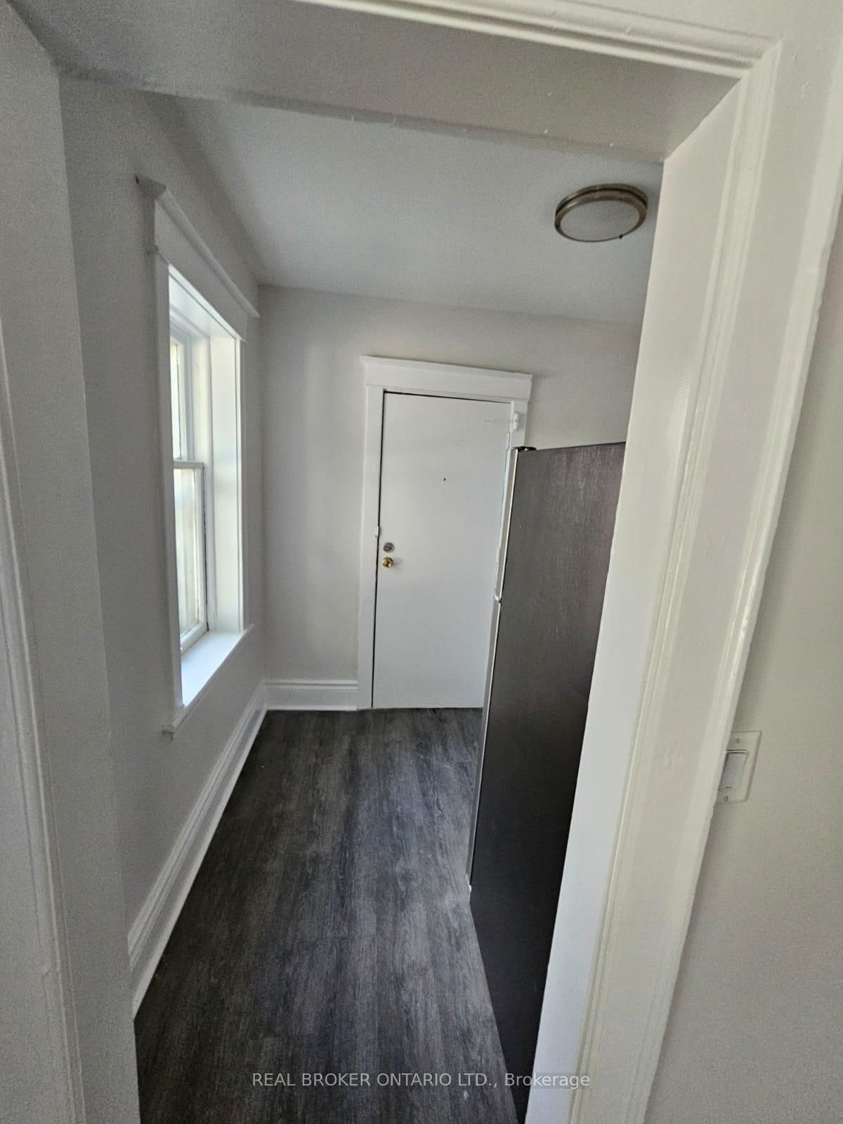 Semi-Detached House for lease at 1-983 Main Street, Hamilton, Ontario, L8M 1N3 - Crown Point - MLS: X12635454