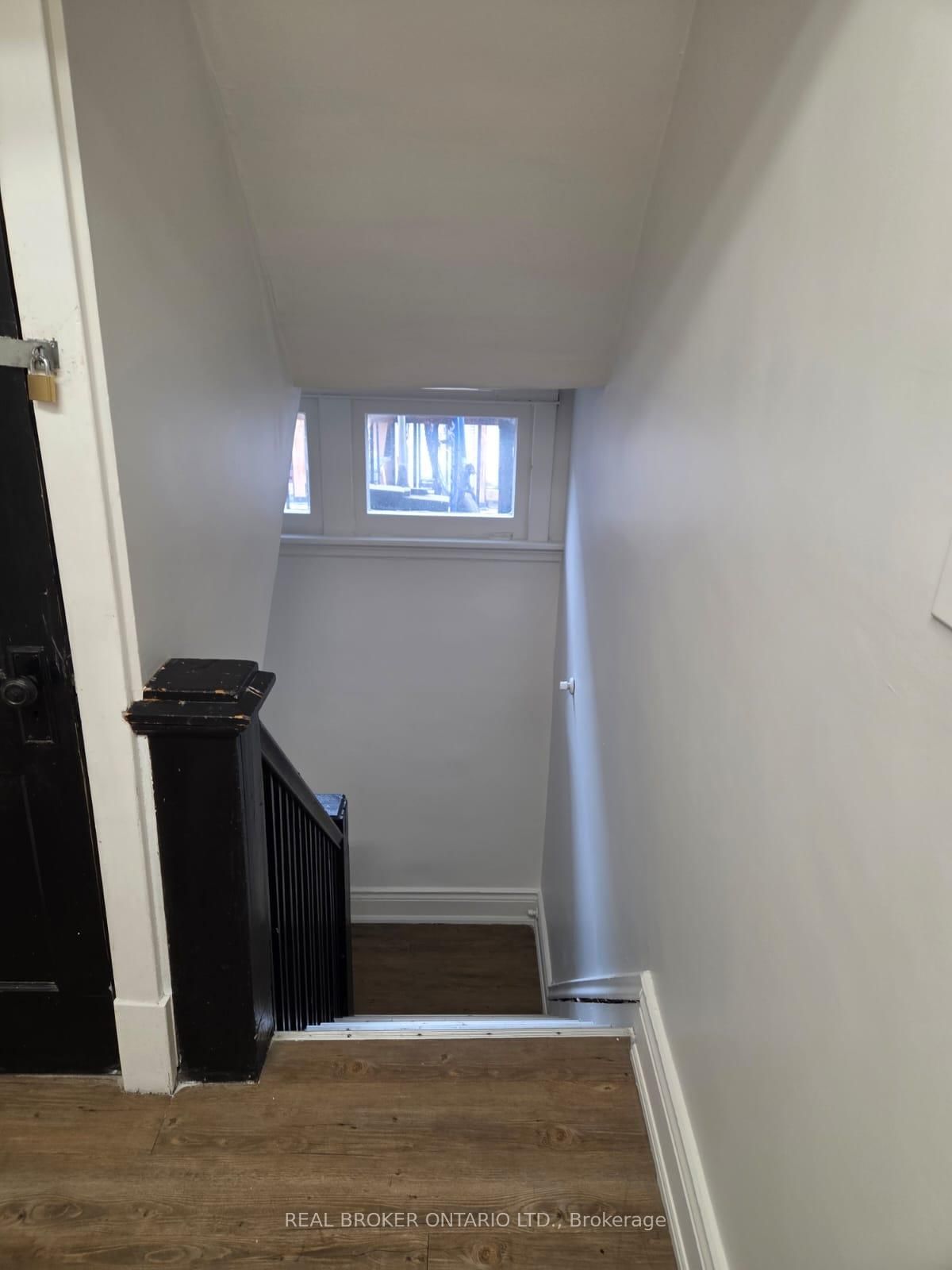 Semi-Detached House for lease at 1-983 Main Street, Hamilton, Ontario, L8M 1N3 - Crown Point - MLS: X12635454