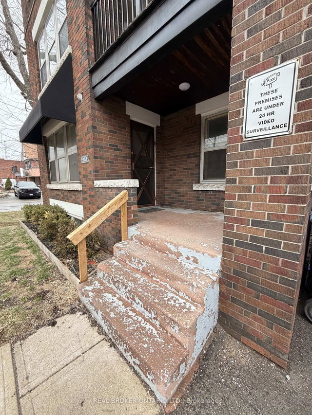 1 - 983 Main Street E