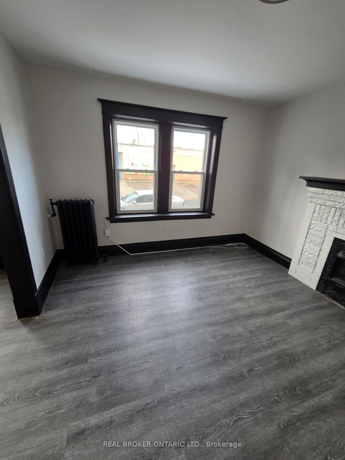 Semi-Detached House for lease at 2-983 Main Street, Hamilton, Ontario, L8M 1N3 - Crown Point - MLS: X12635456