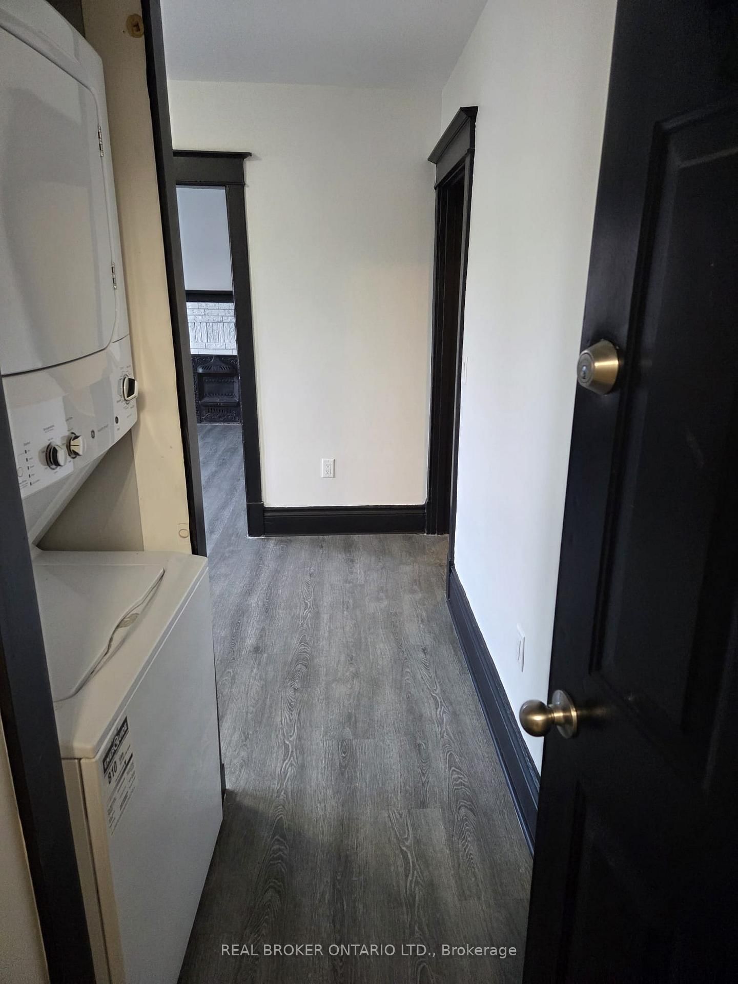 Semi-Detached House for lease at 2-983 Main Street, Hamilton, Ontario, L8M 1N3 - Crown Point - MLS: X12635456