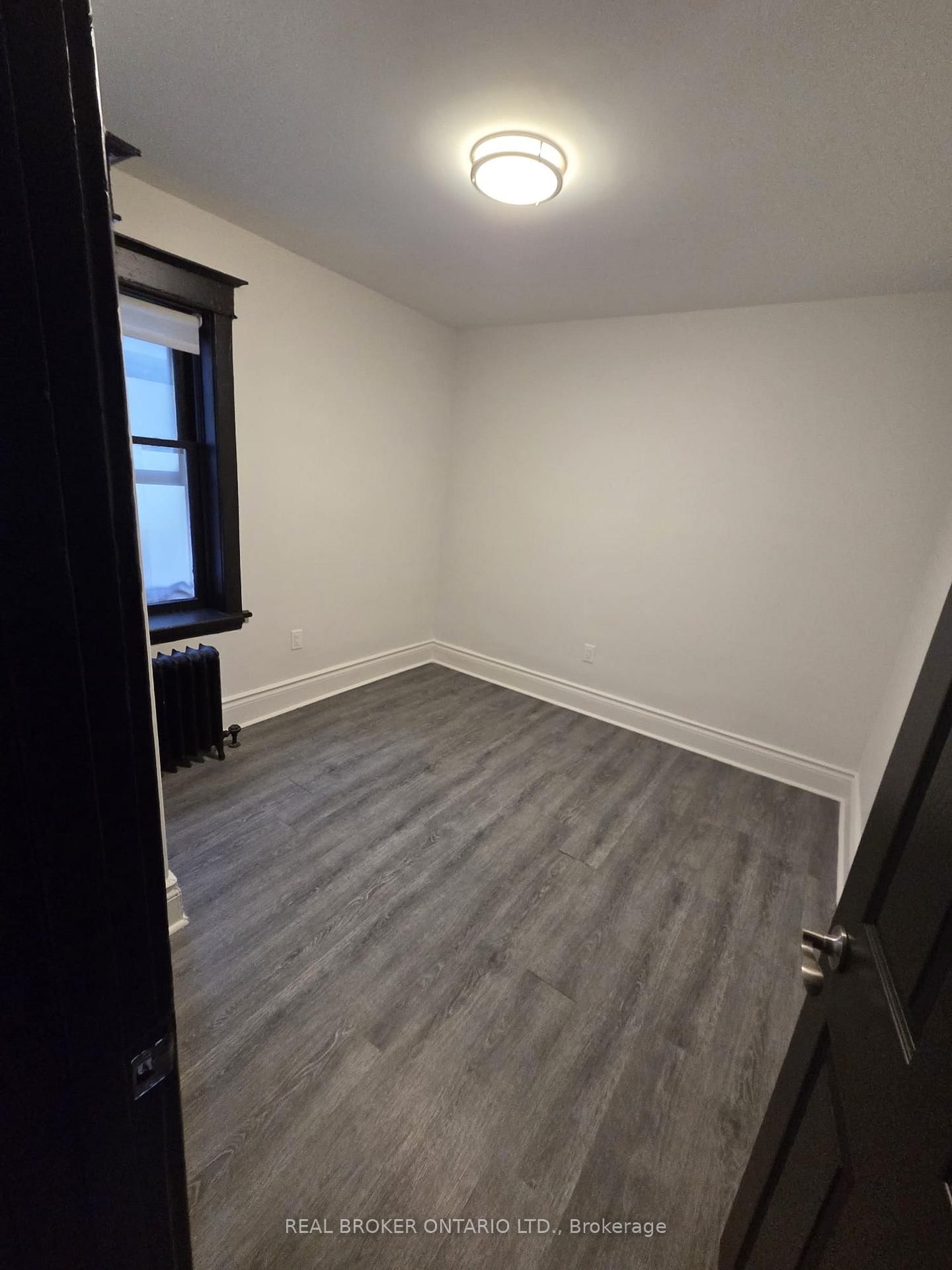 Semi-Detached House for lease at 2-983 Main Street, Hamilton, Ontario, L8M 1N3 - Crown Point - MLS: X12635456