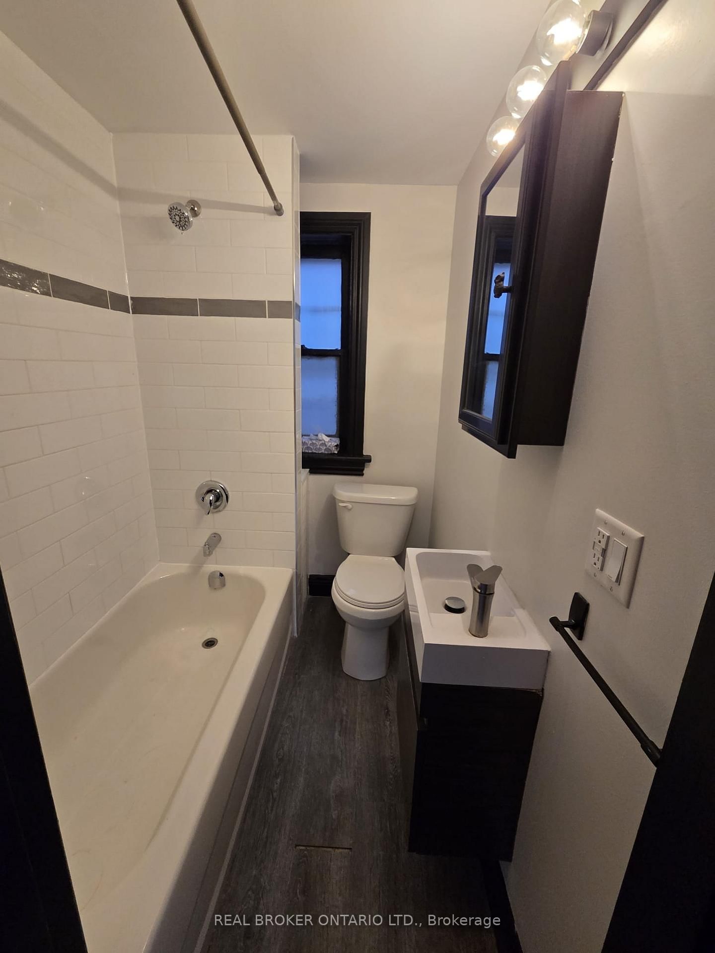 Semi-Detached House for lease at 2-983 Main Street, Hamilton, Ontario, L8M 1N3 - Crown Point - MLS: X12635456