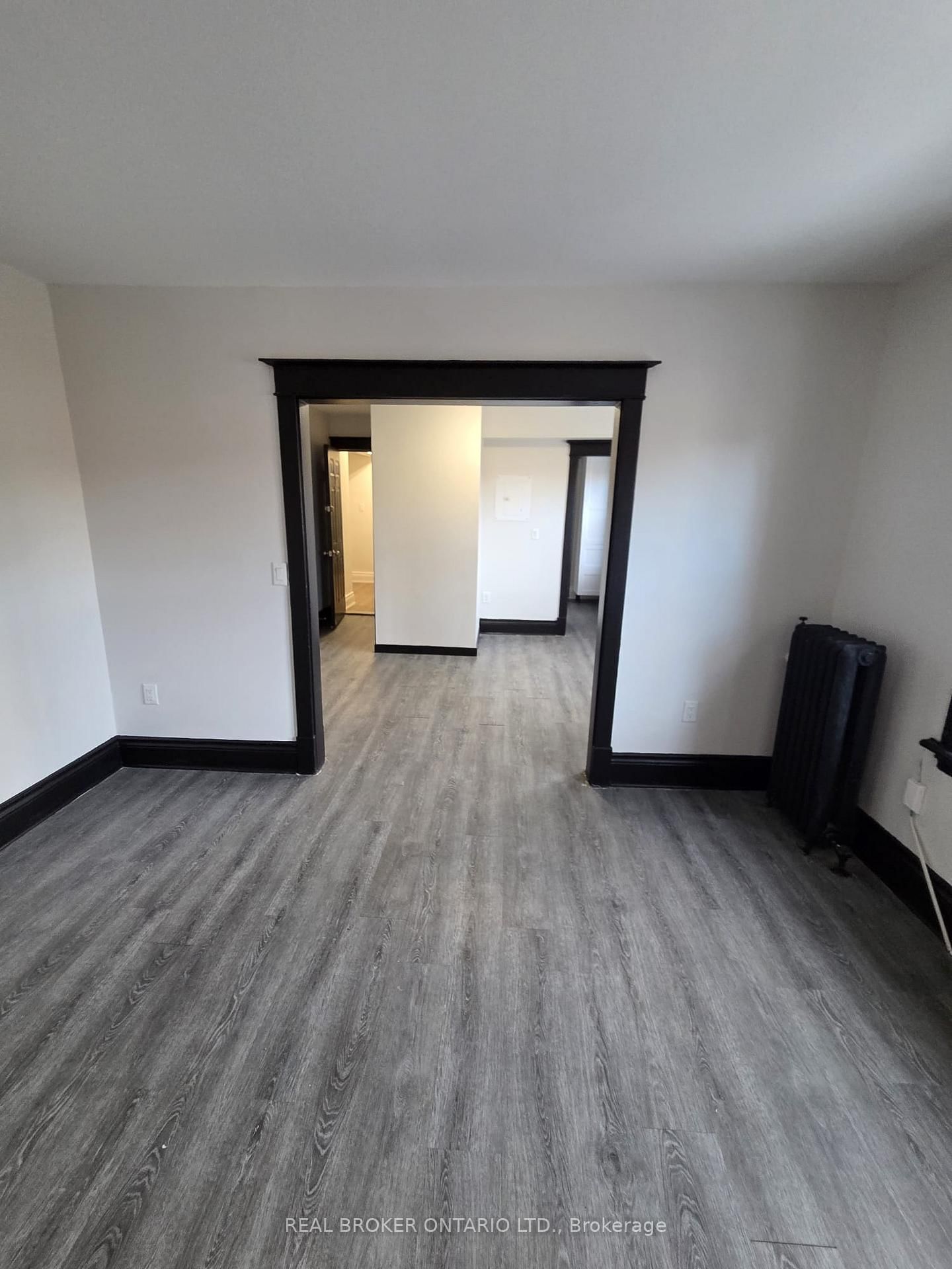 Semi-Detached House for lease at 2-983 Main Street, Hamilton, Ontario, L8M 1N3 - Crown Point - MLS: X12635456