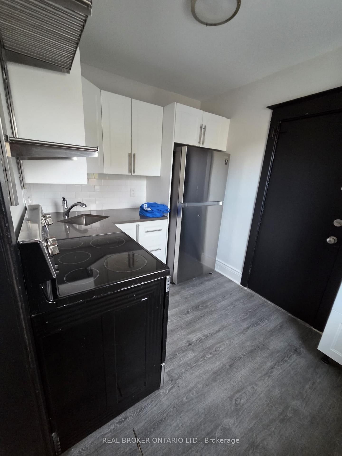 Semi-Detached House for lease at 2-983 Main Street, Hamilton, Ontario, L8M 1N3 - Crown Point - MLS: X12635456