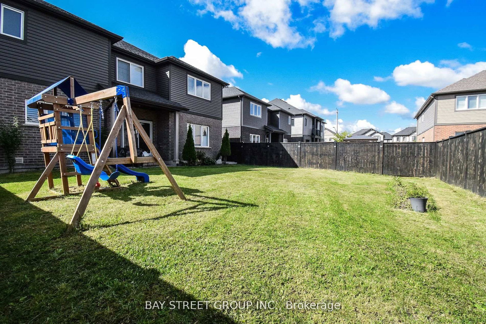 490 Silverwood Avenue • Welland, ON photo 34