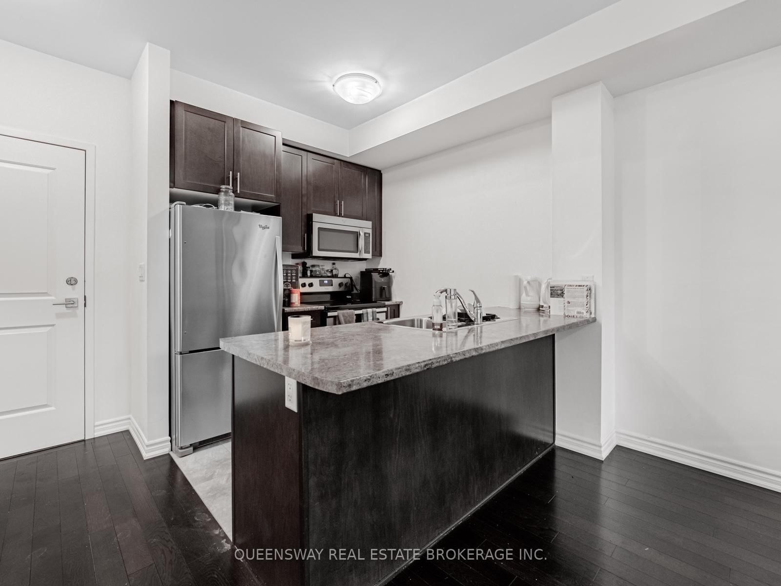 Condo for lease at 217-35 Southshore Crescent, Hamilton, Ontario, L8E 0J2 - Stoney Creek - MLS: X12636318