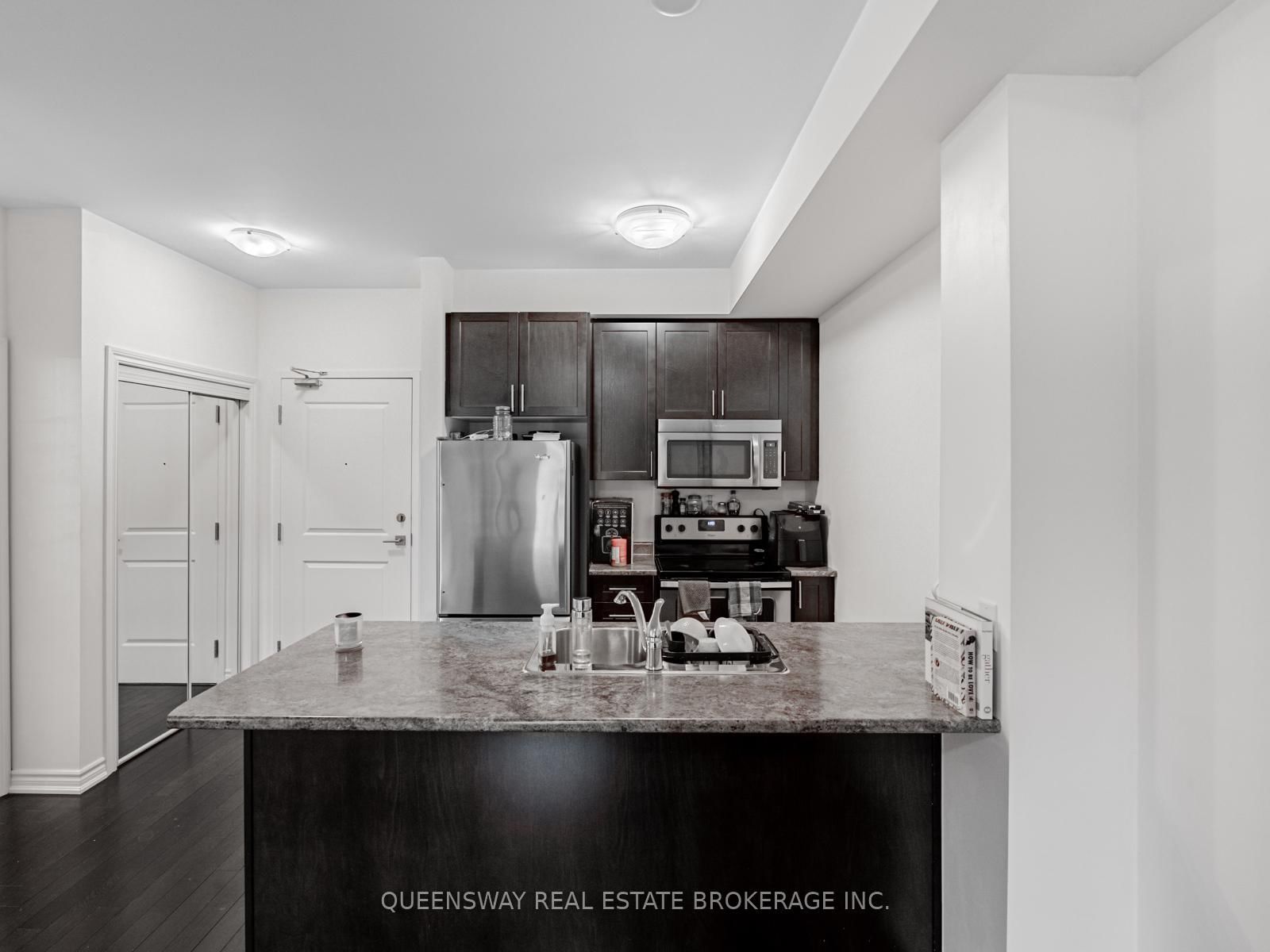 Condo for lease at 217-35 Southshore Crescent, Hamilton, Ontario, L8E 0J2 - Stoney Creek - MLS: X12636318