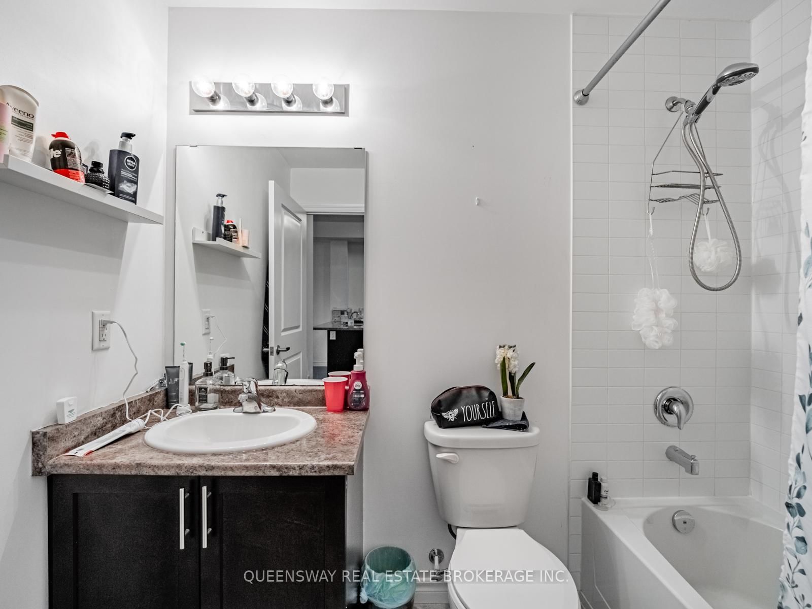 Condo for lease at 217-35 Southshore Crescent, Hamilton, Ontario, L8E 0J2 - Stoney Creek - MLS: X12636318