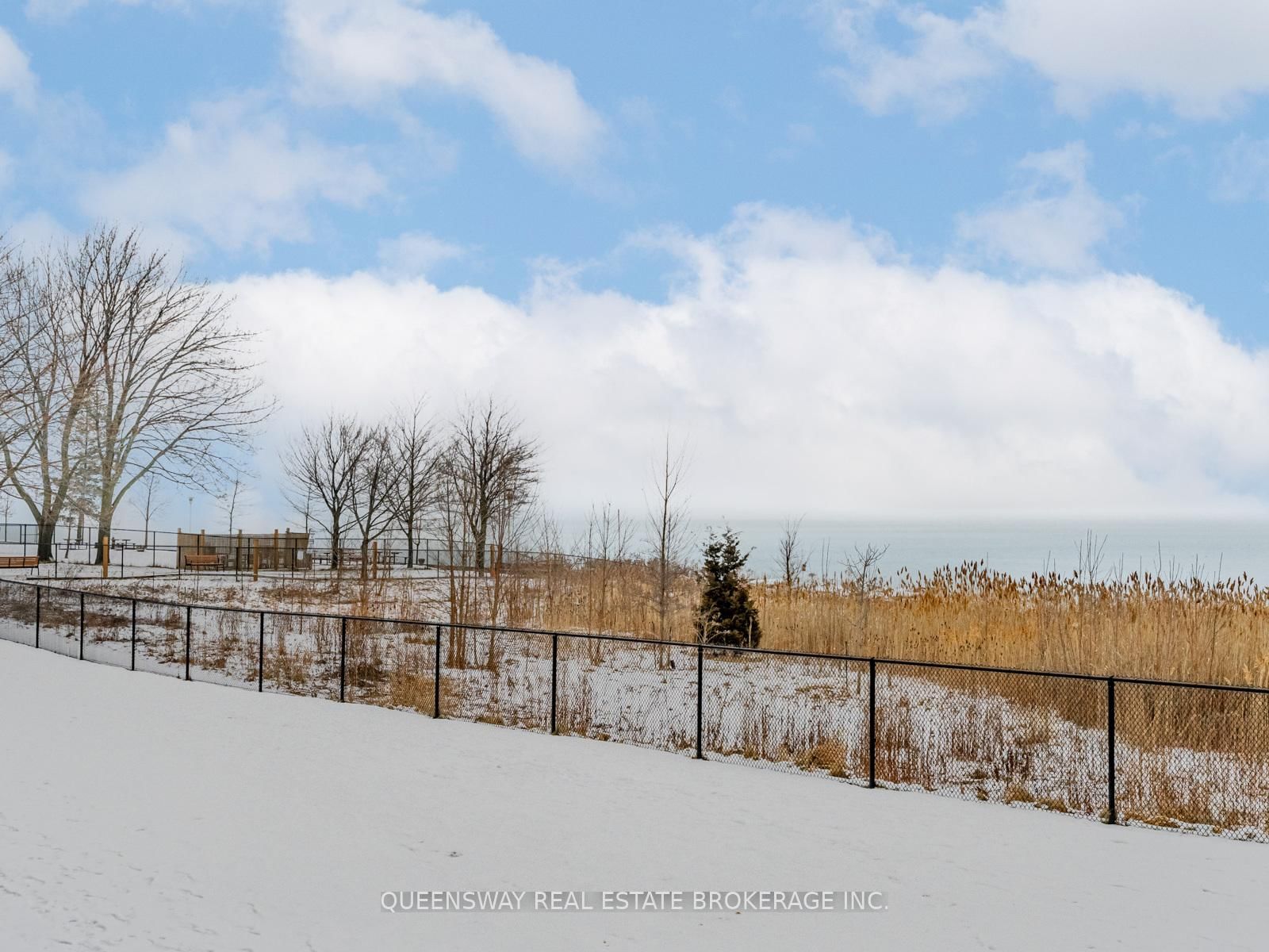 Condo for lease at 217-35 Southshore Crescent, Hamilton, Ontario, L8E 0J2 - Stoney Creek - MLS: X12636318