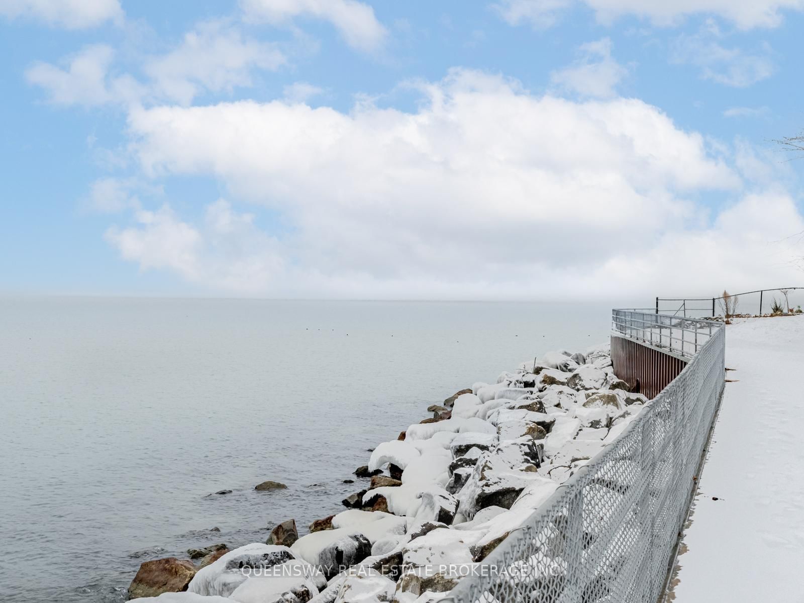 Condo for lease at 217-35 Southshore Crescent, Hamilton, Ontario, L8E 0J2 - Stoney Creek - MLS: X12636318