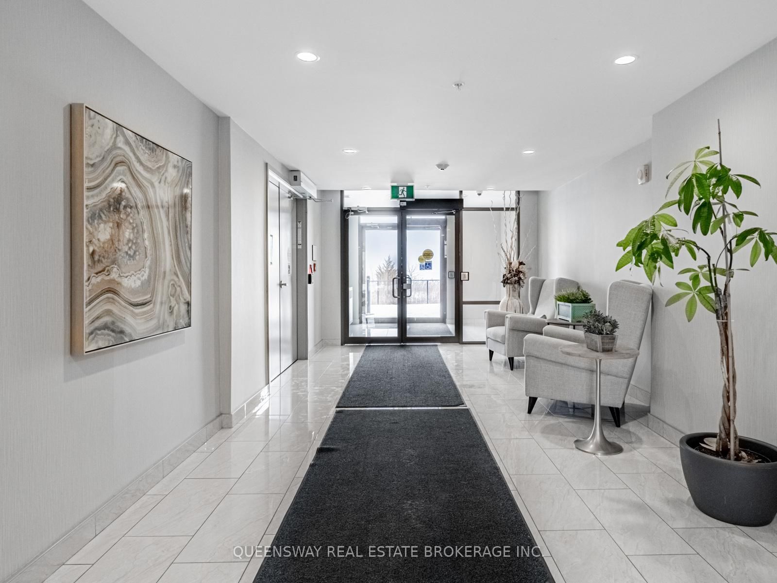 Condo for lease at 217-35 Southshore Crescent, Hamilton, Ontario, L8E 0J2 - Stoney Creek - MLS: X12636318