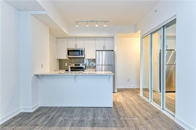 602-550 North Service Road, Grimsby, Ontario image-0-3