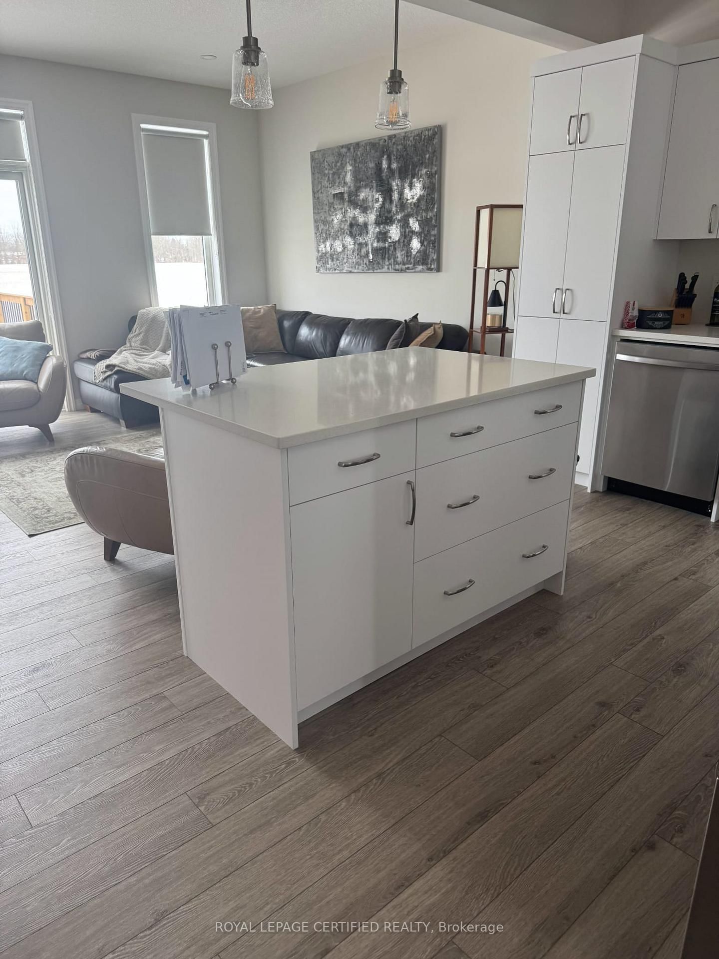 Listing Image 7