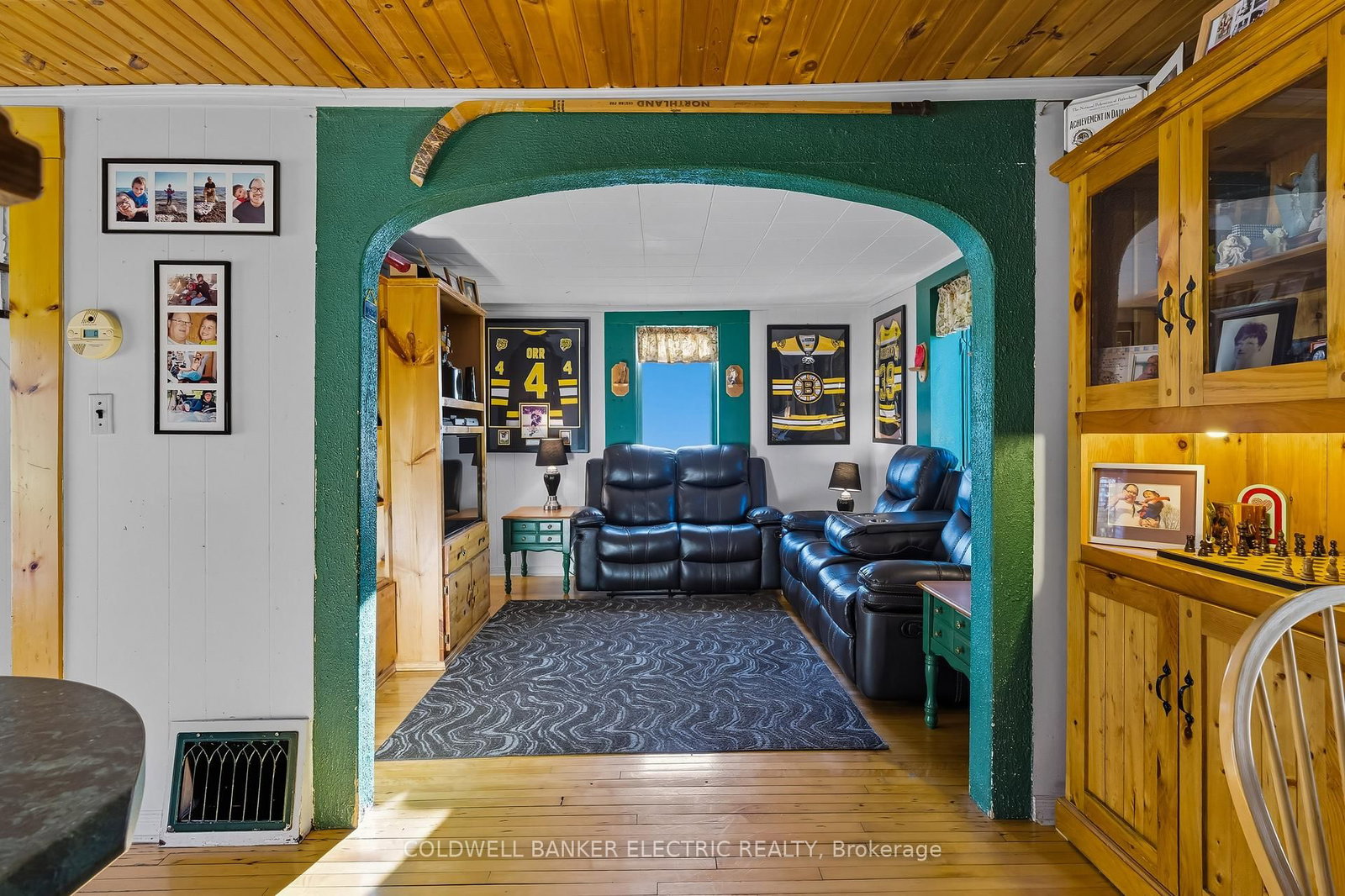 59 Centre Street N - Photo 18