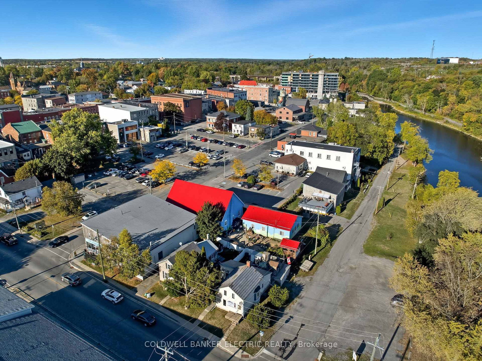 59 Centre Street N - Photo 5