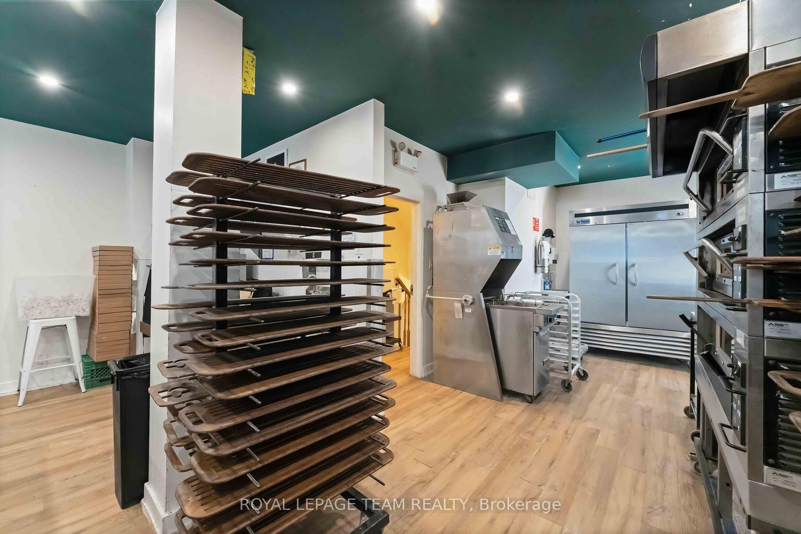 806 March Road E - Photo 25