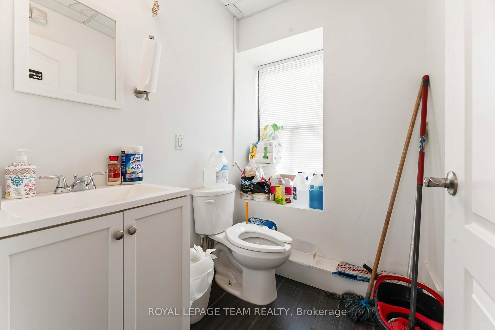 806 March Road E - Photo 26