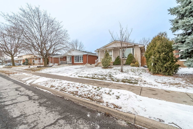 56 Nash Rd S, Hamilton, L8K 4J7 | Image 2
