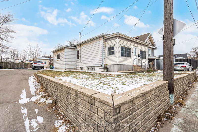 Upper - 266 Beach Rd, Hamilton, L8L 4B2 | Image 3