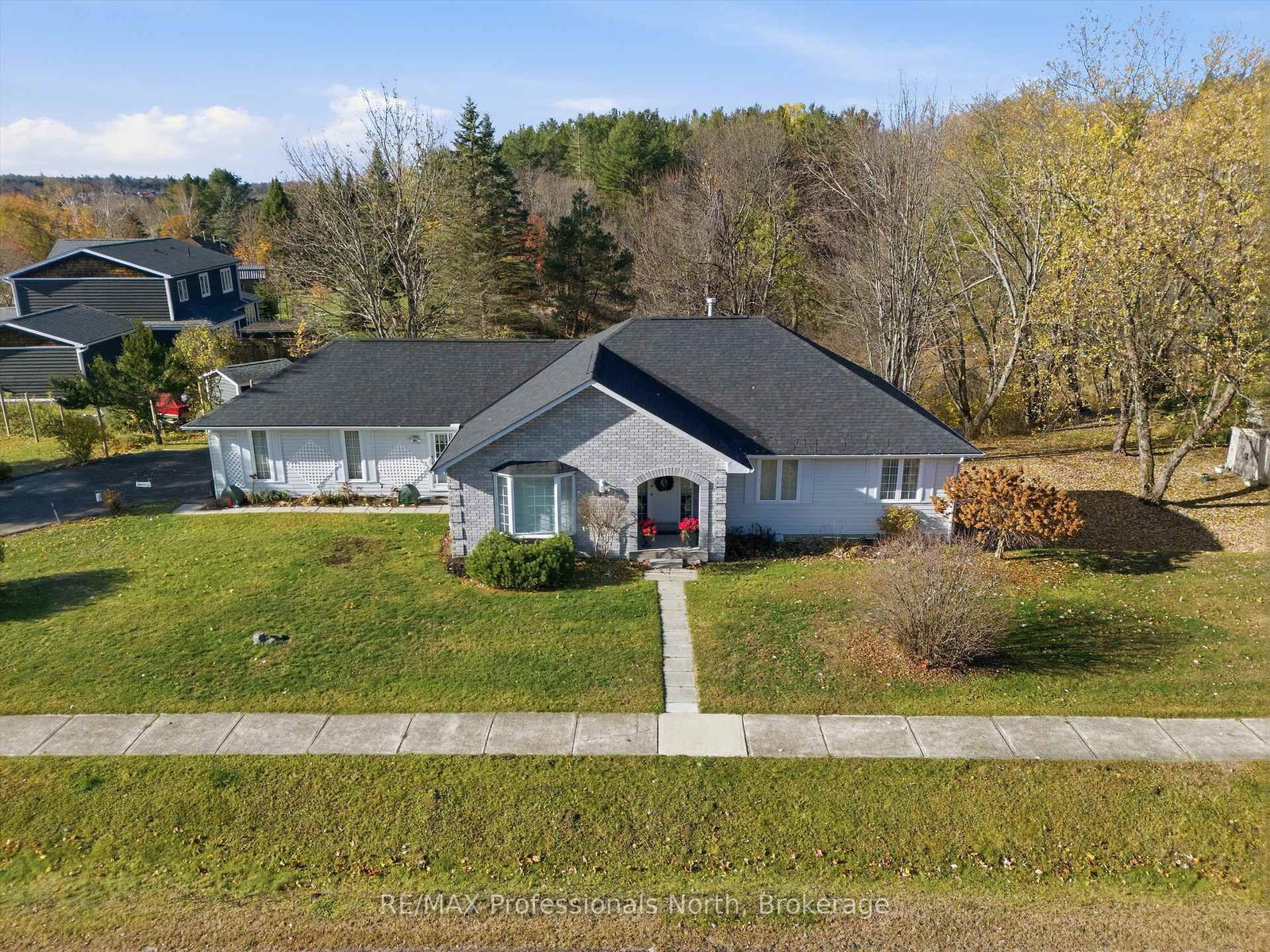 Detached House sold at 39 Catharine Street, Bracebridge, Ontario, P1L 1B1 - Monck (Bracebridge) - MLS: X12639430