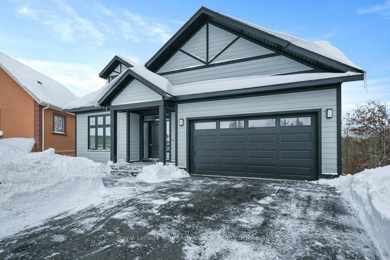 18 Avery Crt, Parry Sound, P2A 3C4 | Image 2