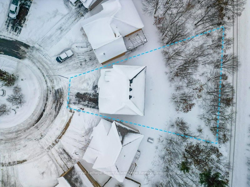 18 Avery Crt, Parry Sound, P2A 3C4 | Image 3