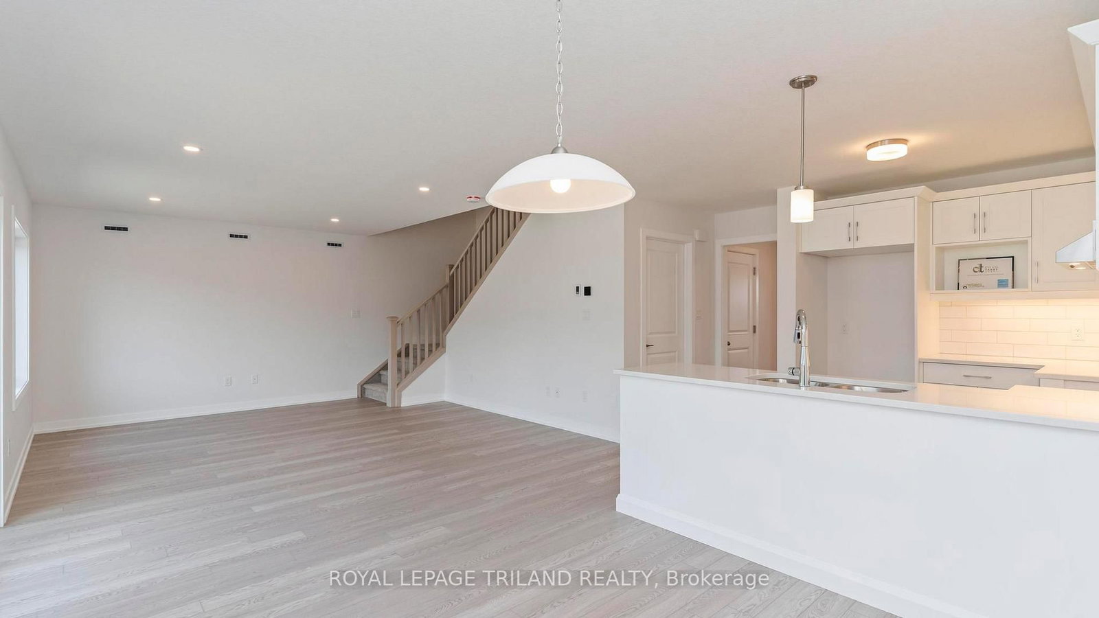 118 STYLES Drive • St. Thomas, ON photo 4