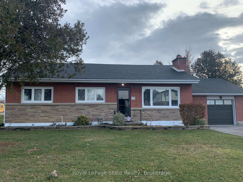 home for lease on Upper-72 Southmeadow Crescent