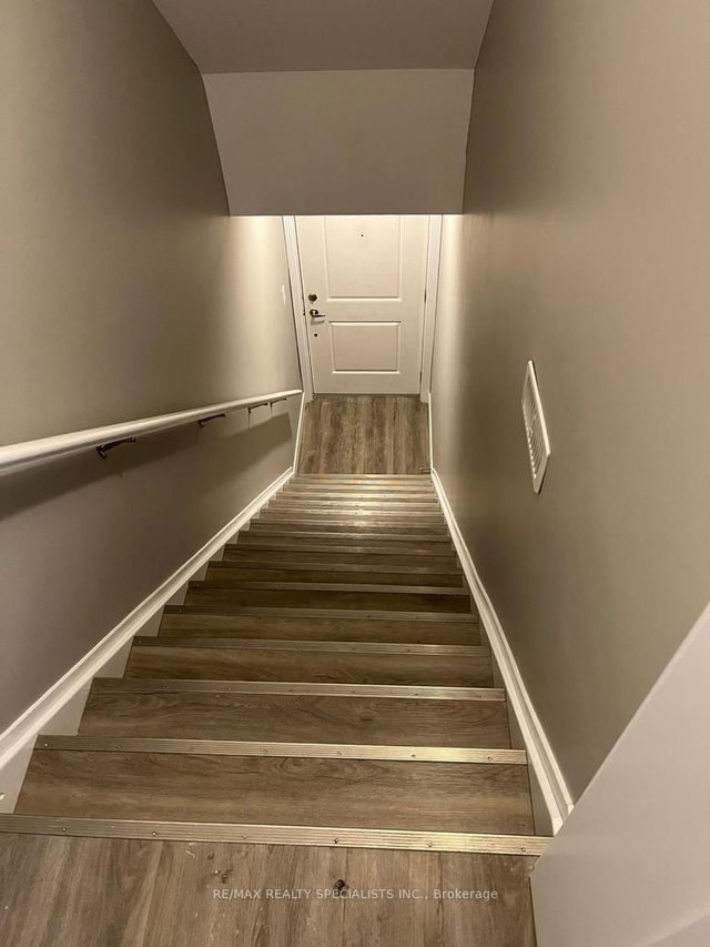 E6 - 439 Athlone Avenue