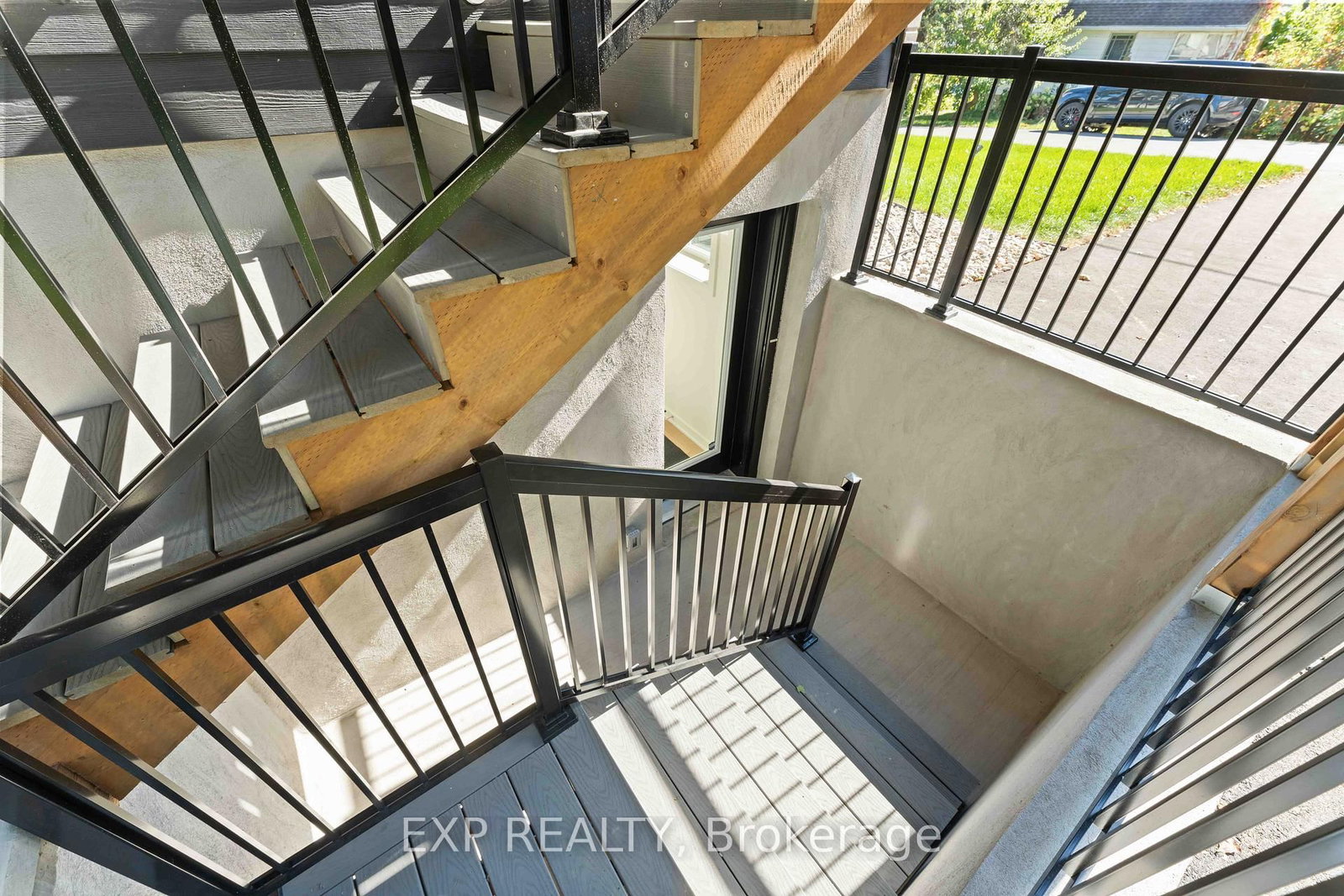 844 Connaught Avenue - Photo 2