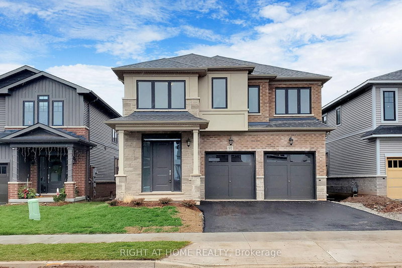 home for lease on 91 Starfire Crescent