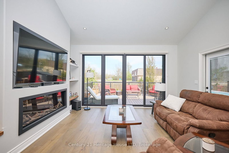 1050 Kettle Crt, Fort Erie, L2A 0E7 | Image 3