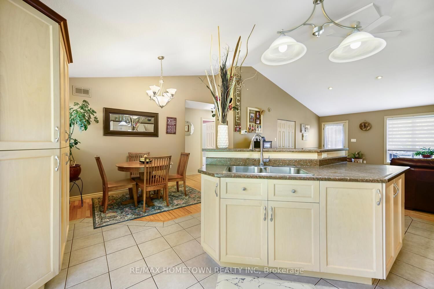 Detached House for sale at 8121 Main Street, Augusta, Ontario, K0G 1R0 - Augusta Twp - MLS: X12643094