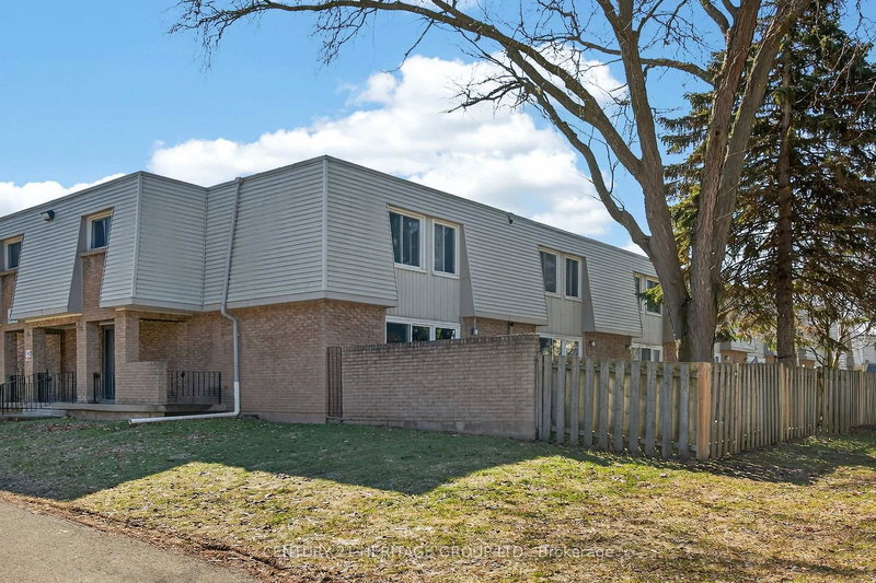 182 - 17 Old Pine Tr, St. Catharines, L2M 6P9 | Image 2
