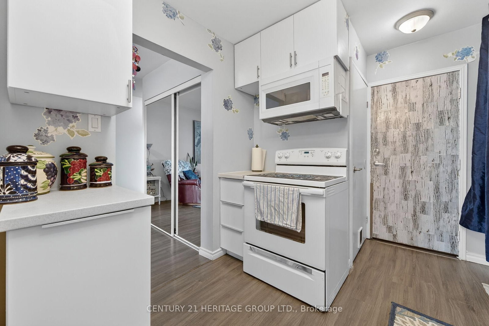 Listing Image 7