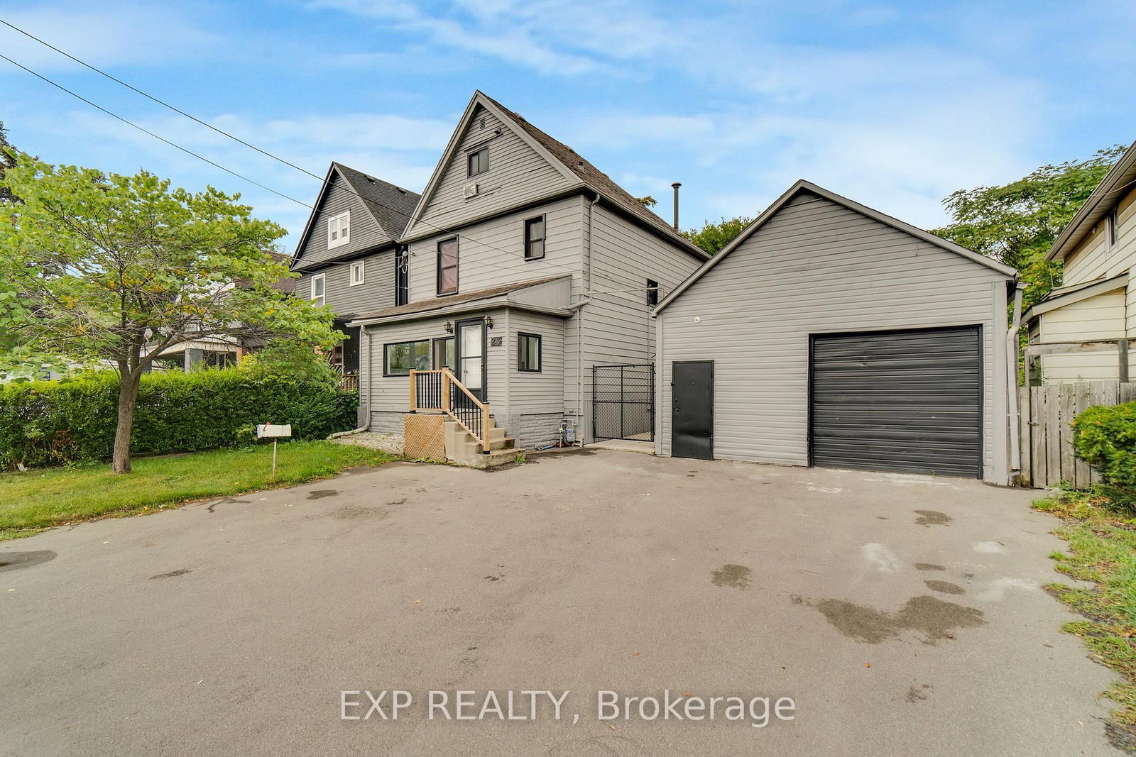 Listing photo 2