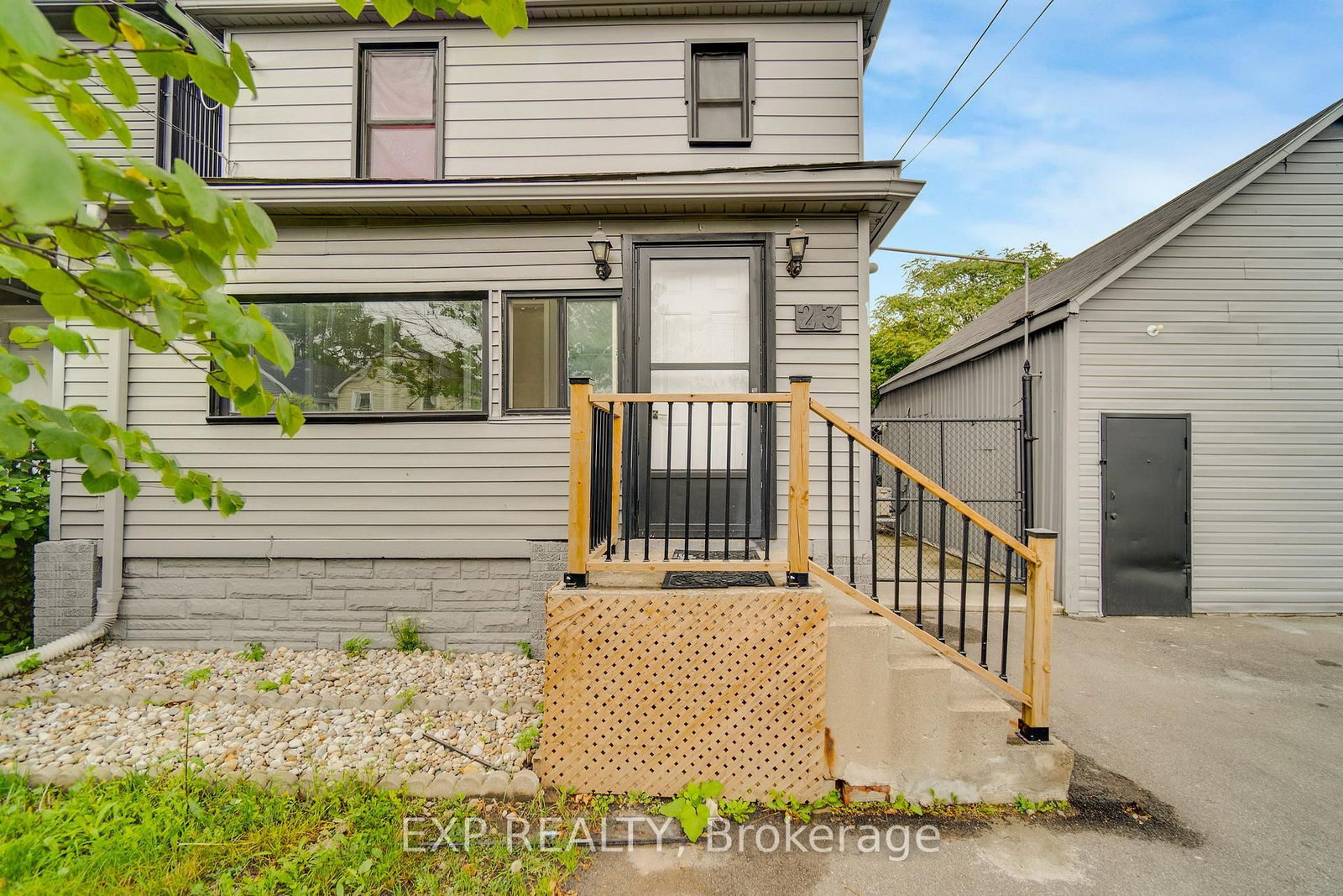 Listing photo 3