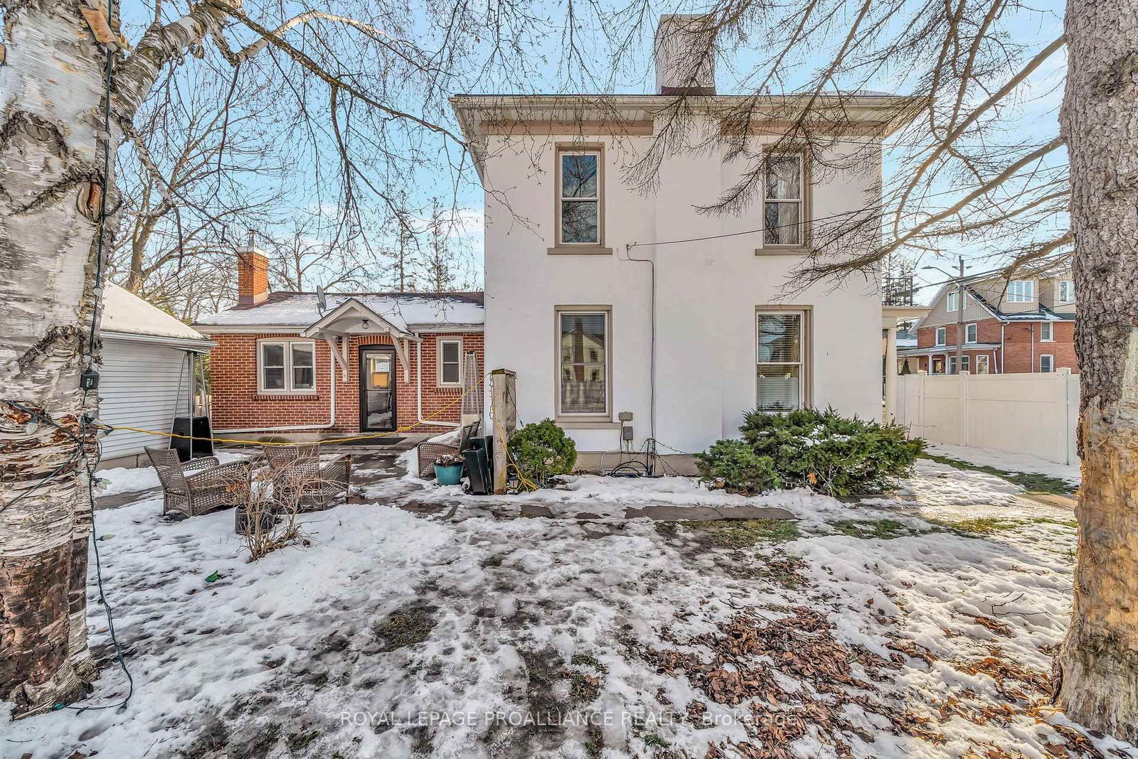 209 Centre Street N - Photo 32