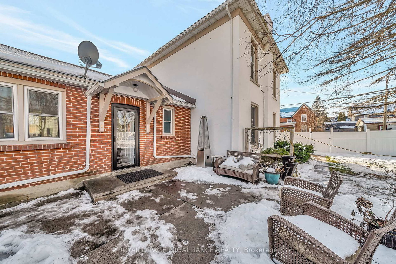 209 Centre Street N - Photo 33